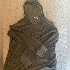 Maternity athletic sweatshirt